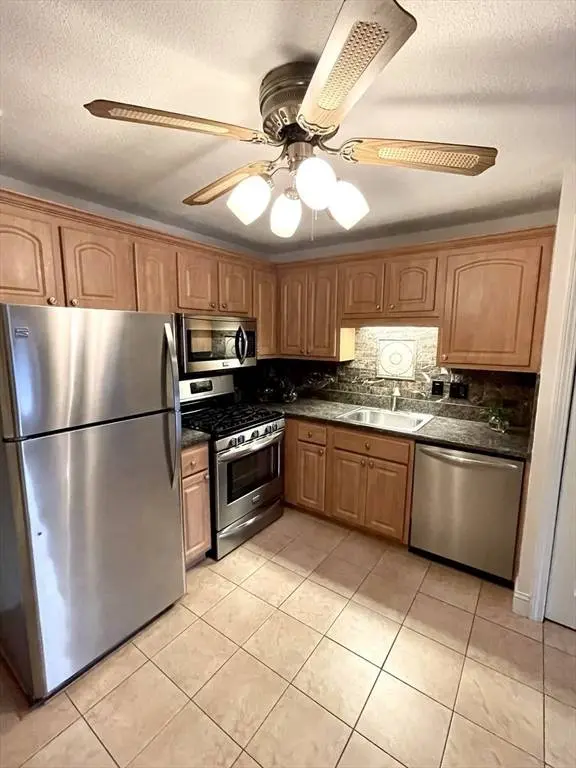 8 Kenmar Dr #58, Billerica, MA 01821