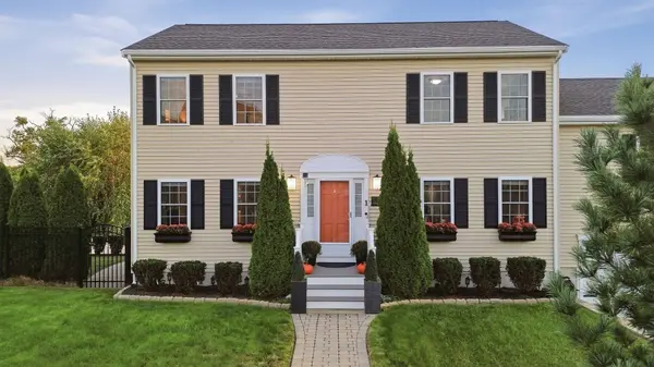 1 Tsitsinos Dr, Peabody, MA 01906