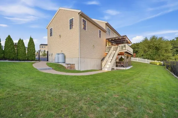 1 Tsitsinos Dr, Peabody, MA 01906