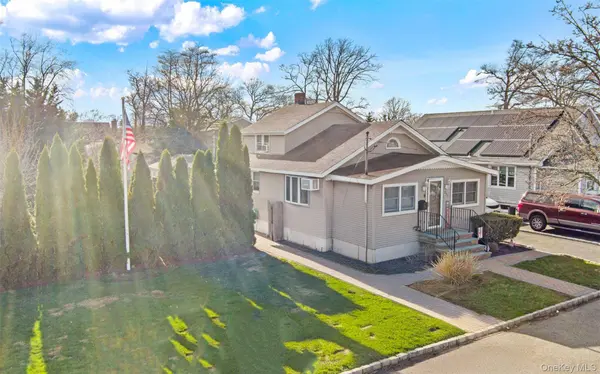 253 S 7th ST, Lindenhurst, NY 11757