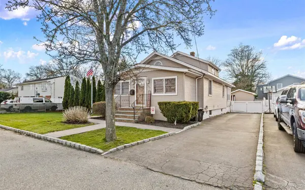 253 S 7th ST, Lindenhurst, NY 11757