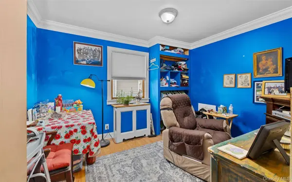 253 S 7th ST, Lindenhurst, NY 11757