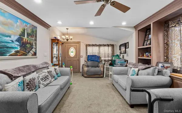 253 S 7th ST, Lindenhurst, NY 11757
