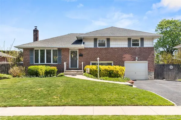 21 Reese PL, Farmingdale, NY 11735