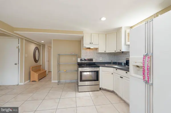 12512 CIRCLE, Rockville, MD 20850