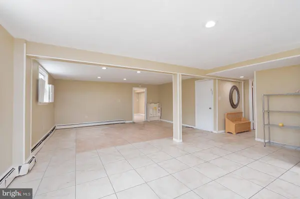 12512 CIRCLE, Rockville, MD 20850