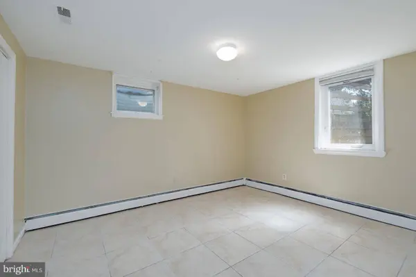 12512 CIRCLE, Rockville, MD 20850