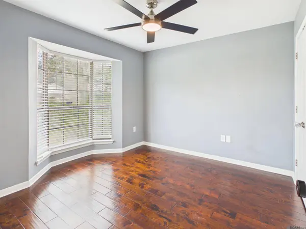 1058 Bullrush Dr, Baton Rouge, LA 70810