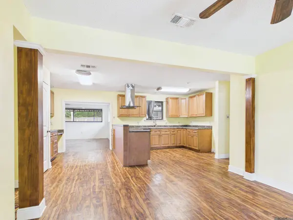 1027 Bruce Dr, Denham Springs, LA 70726