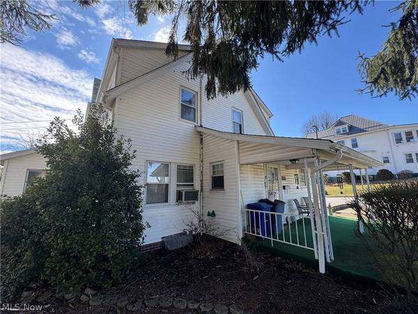 211 E Main ST, St Clairsville, OH 43950