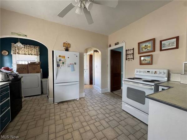 211 E Main ST, St Clairsville, OH 43950