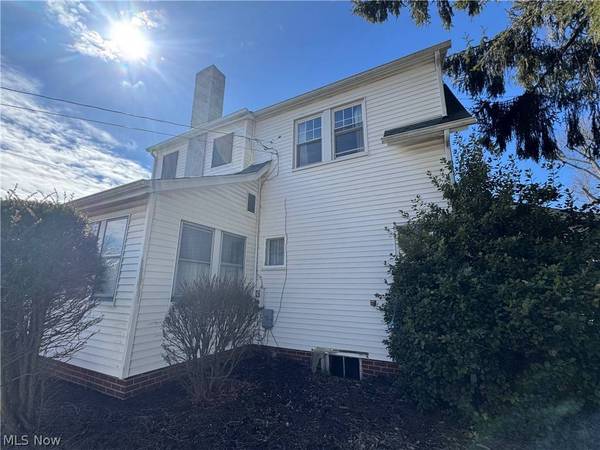 211 E Main ST, St Clairsville, OH 43950