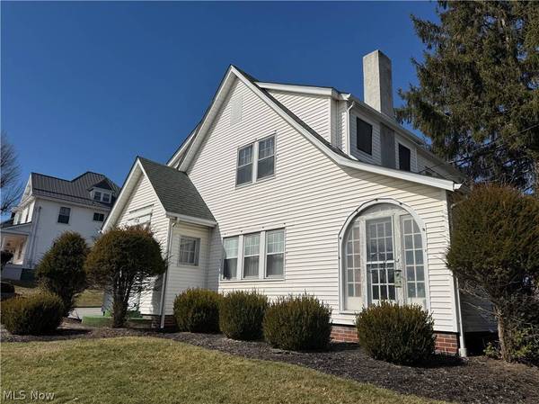 211 E Main ST, St Clairsville, OH 43950