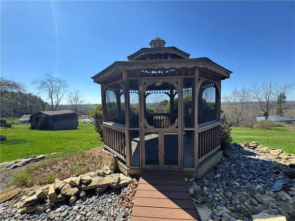 52250 Negus Hill Rd RD, Dillonvale, OH 43935