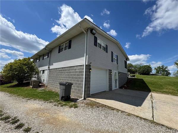 54837 High Ridge RD, Bellaire, OH 43906