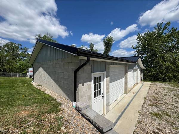 54837 High Ridge RD, Bellaire, OH 43906