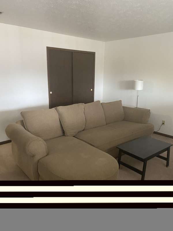 400 Tracy Ln #11, St Clairsville, OH 43950-1027