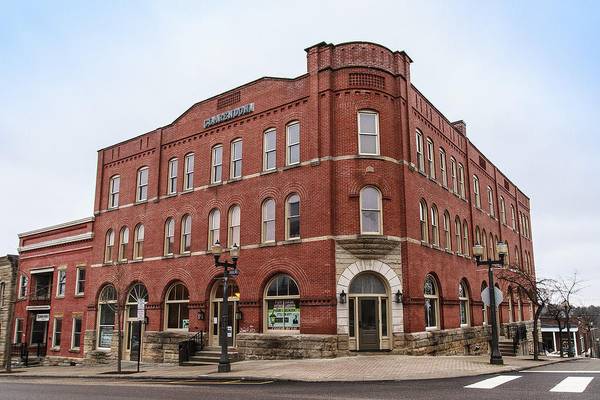 102 E Main St, St Clairsville, OH 43950-1506