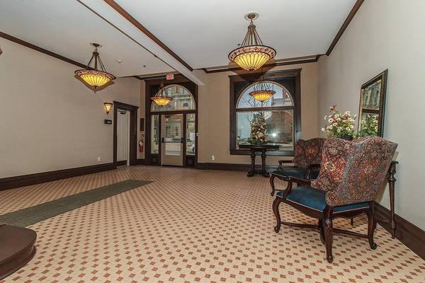 102 E Main St, St Clairsville, OH 43950-1506