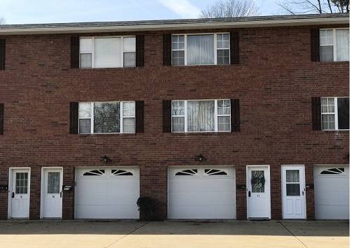 426 Tracy Ln #10, St Clairsville, OH 43950-1039