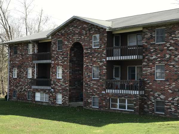 600 Trabar Dr #31, St Clairsville, OH 43950-1057