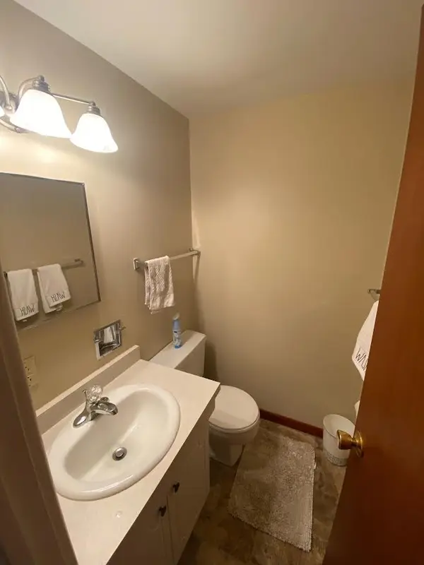 339 Johnet Dr #4, St Clairsville, OH 43950-1008