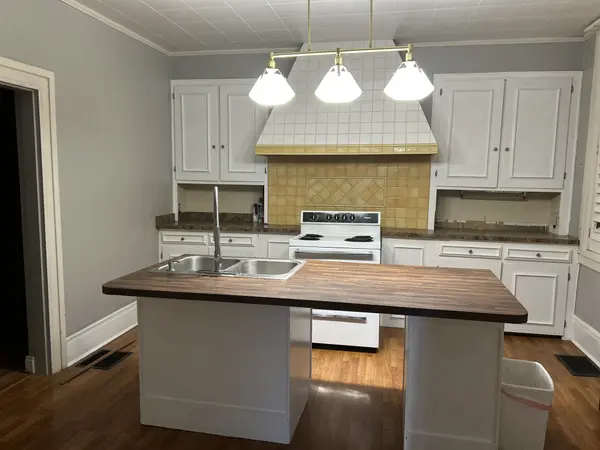 201 E Main St, St Clairsville, OH 43950-1502