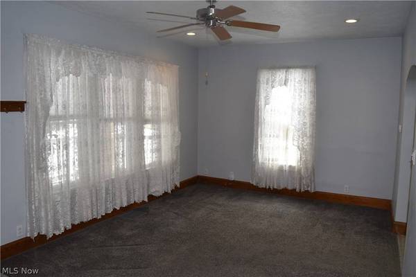 196 Maple AVE, St Clairsville, OH 43950