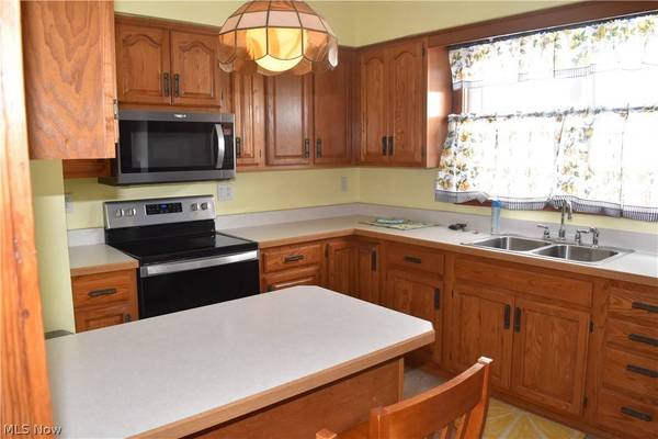 196 Maple AVE, St Clairsville, OH 43950