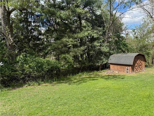 104 Orchard DR, St Clairsville, OH 43950