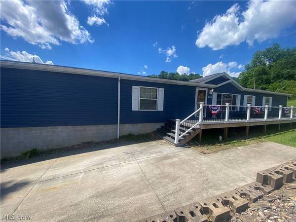 54121 Ash ALY, Neffs, OH 43940