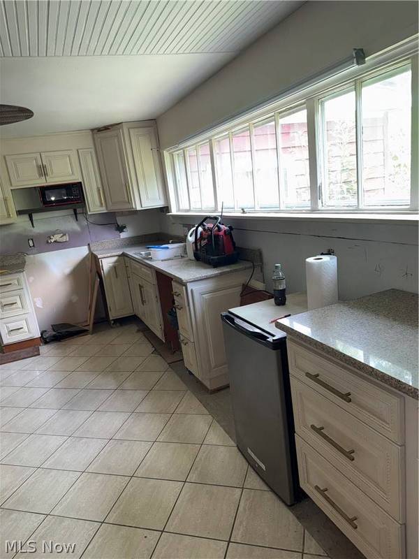46721 Jo Henry DR, St Clairsville, OH 43950