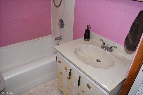 426 County Rd 1, Rayland, OH 43943