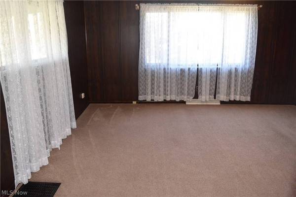 71071 Main ST, St Clairsville, OH 43950