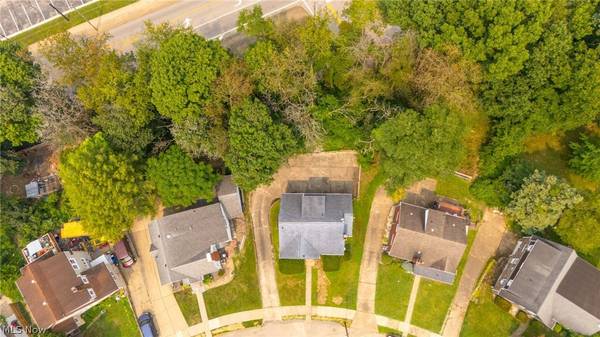 1496 Columbus CIR, Steubenville, OH 43952