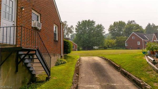 1496 Columbus CIR, Steubenville, OH 43952