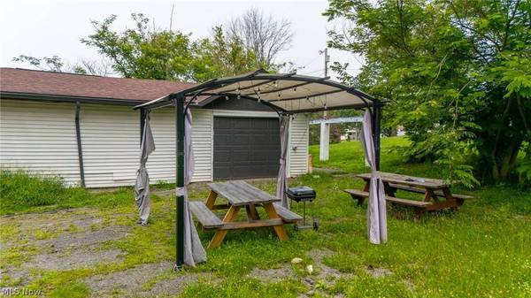 120 Winters DR, Wintersville, OH 43953