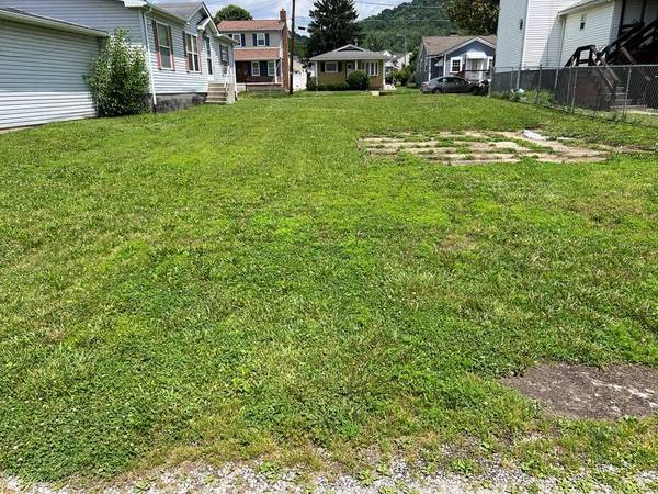 2205 Kanawha St, Moundsville, WV 26041