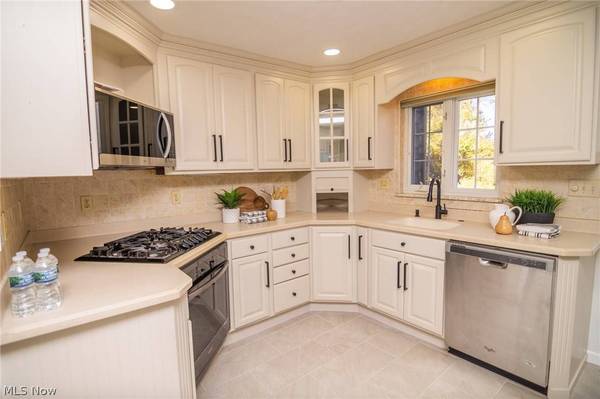 68305 Rolling Acres DR, St Clairsville, OH 43950