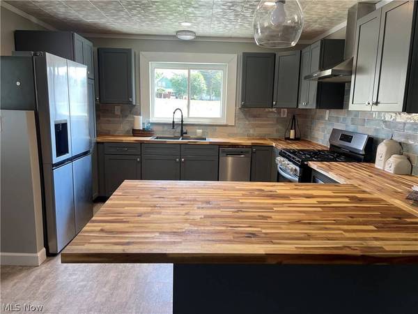 100 W 44th ST, Shadyside, OH 43947