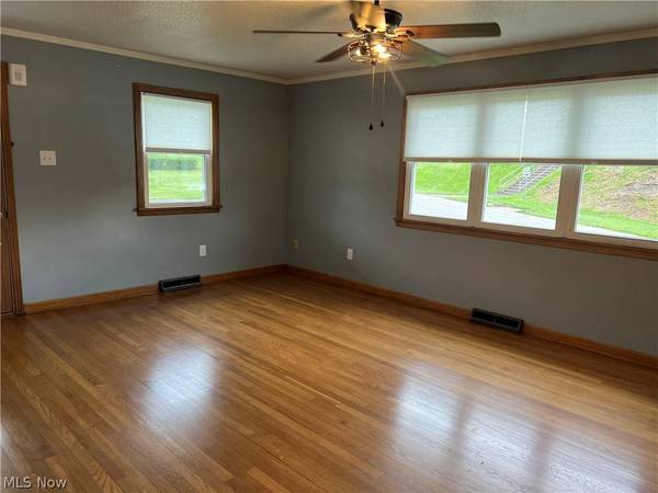 100 W 44th ST, Shadyside, OH 43947