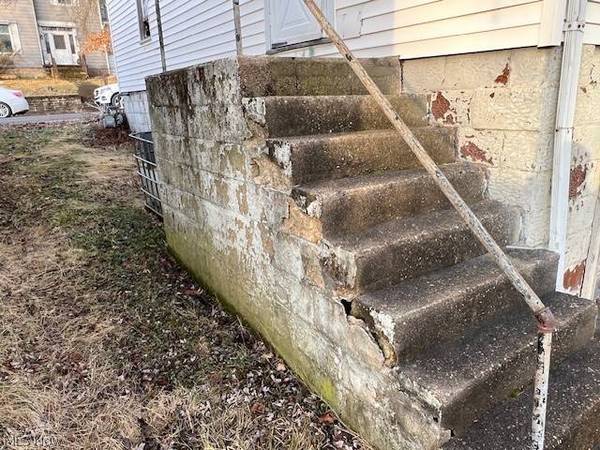 202 Walton AVE, Barnesville, OH 43713