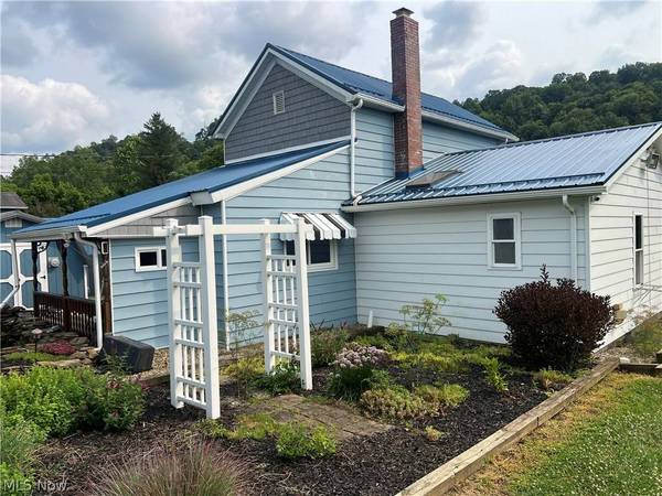 55558 Merrit Row, Bellaire, OH 43906