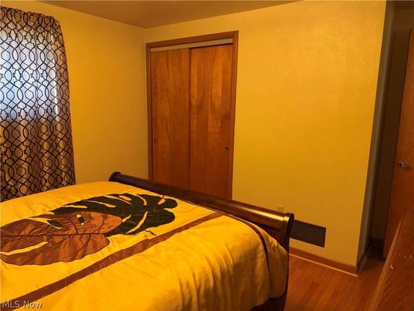 640 Tulip LN, Martins Ferry, OH 43935
