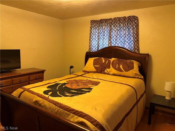 640 Tulip LN, Martins Ferry, OH 43935