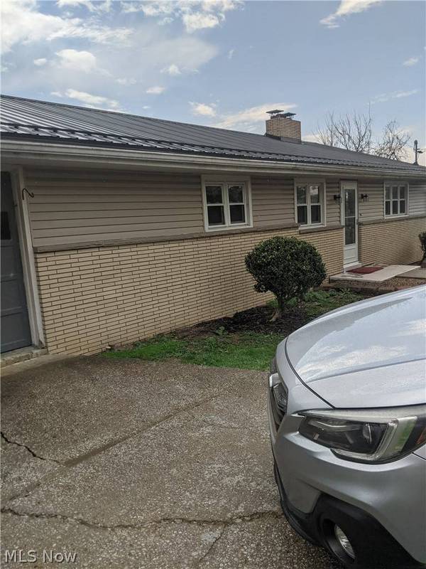 51392 Breezy Hill RD, St Clairsville, OH 43950