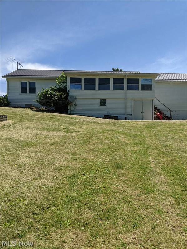 40006 Ramsey Ridge RD, Jacobsburg, OH 43933