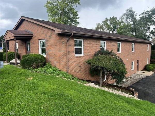 1 Halloran Park LN, St Clairsville, OH 43950