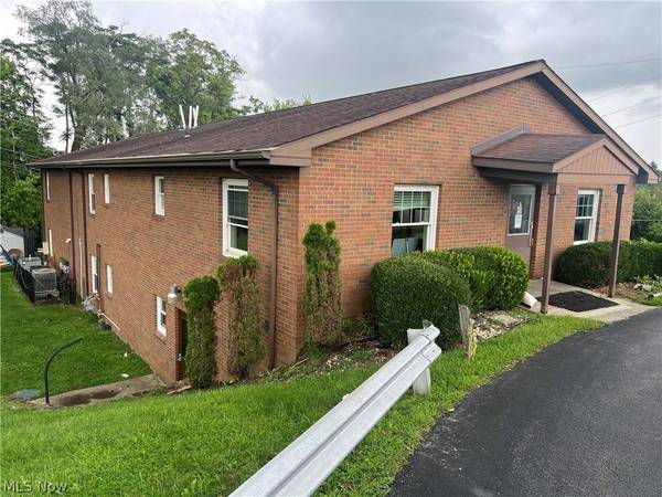 1 Halloran Park LN