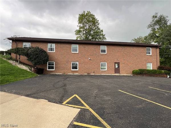 1 Halloran Park LN, St Clairsville, OH 43950